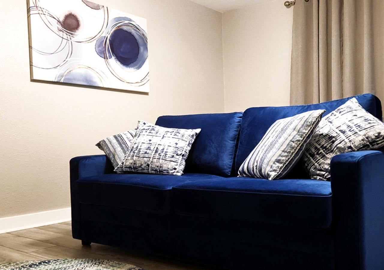 Beautiful Guesthouse, Sleeps 4 - Kitchen, Private Laundry, Ac, Parking, 65' Tv, Close To Stores, Restaurants & Beach 长滩 外观 照片