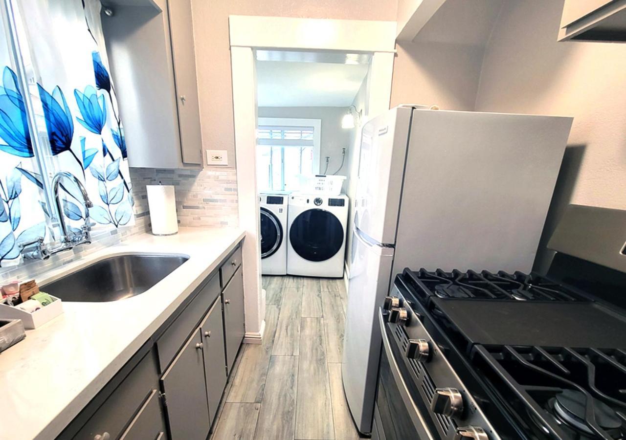 Beautiful Guesthouse, Sleeps 4 - Kitchen, Private Laundry, Ac, Parking, 65' Tv, Close To Stores, Restaurants & Beach 长滩 外观 照片